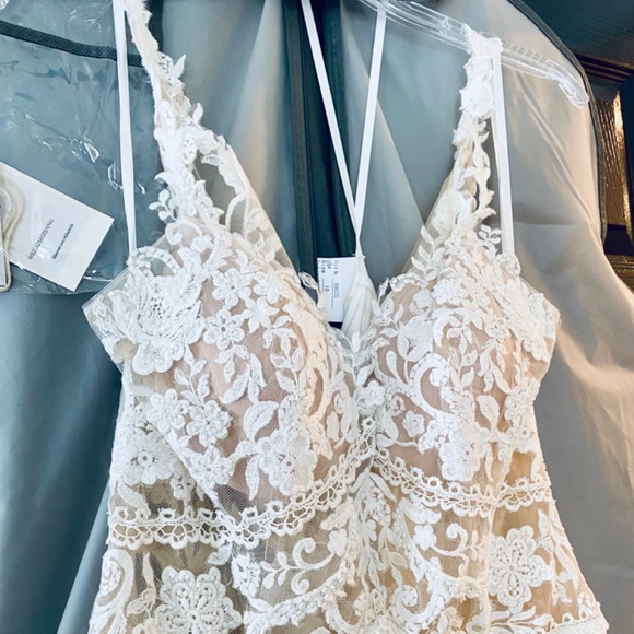 Wedding Gown - Picture 5 of 7